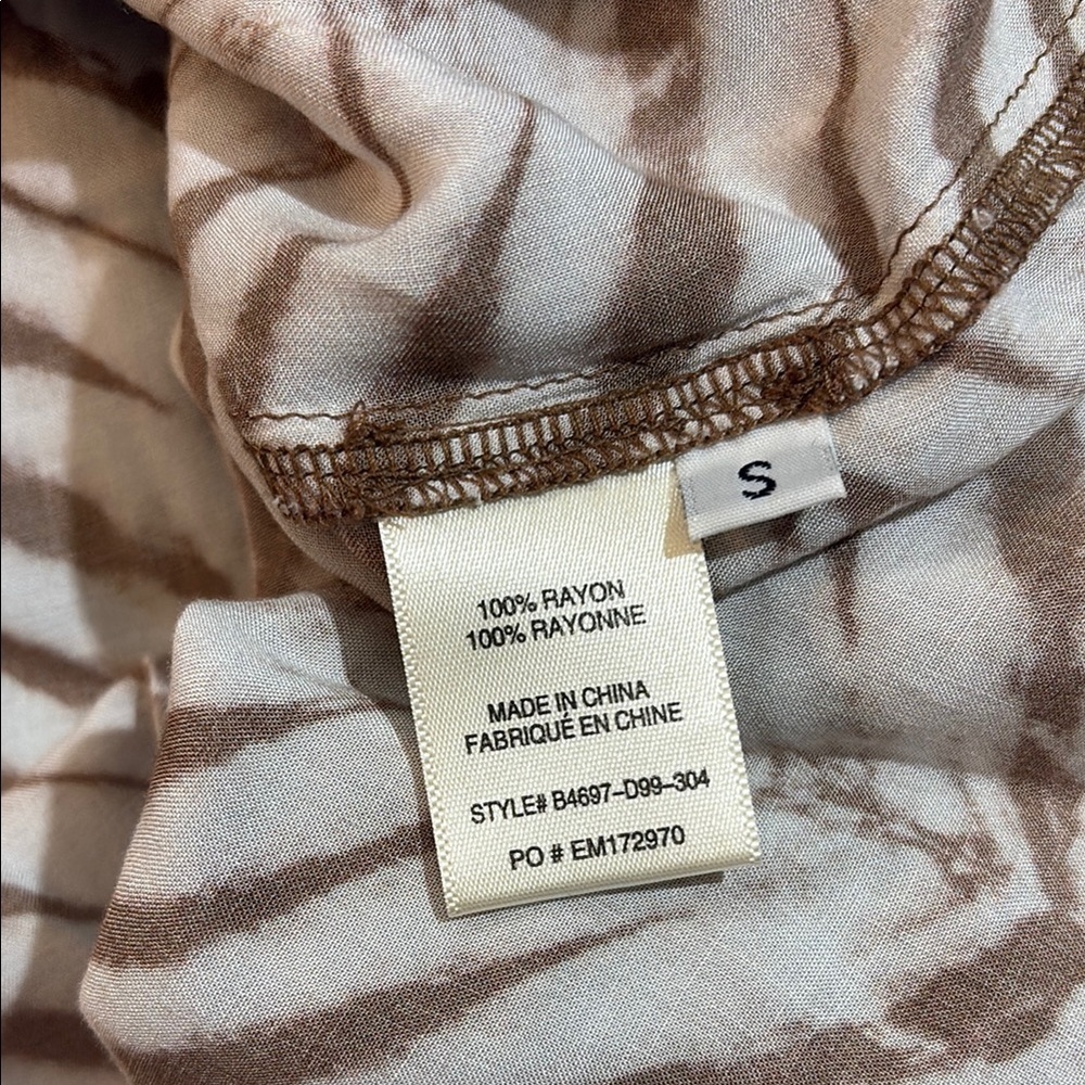 Bella Dahl Mock Neck Smocked Blouse in Golden Chevron Print - Picture 7 of 8